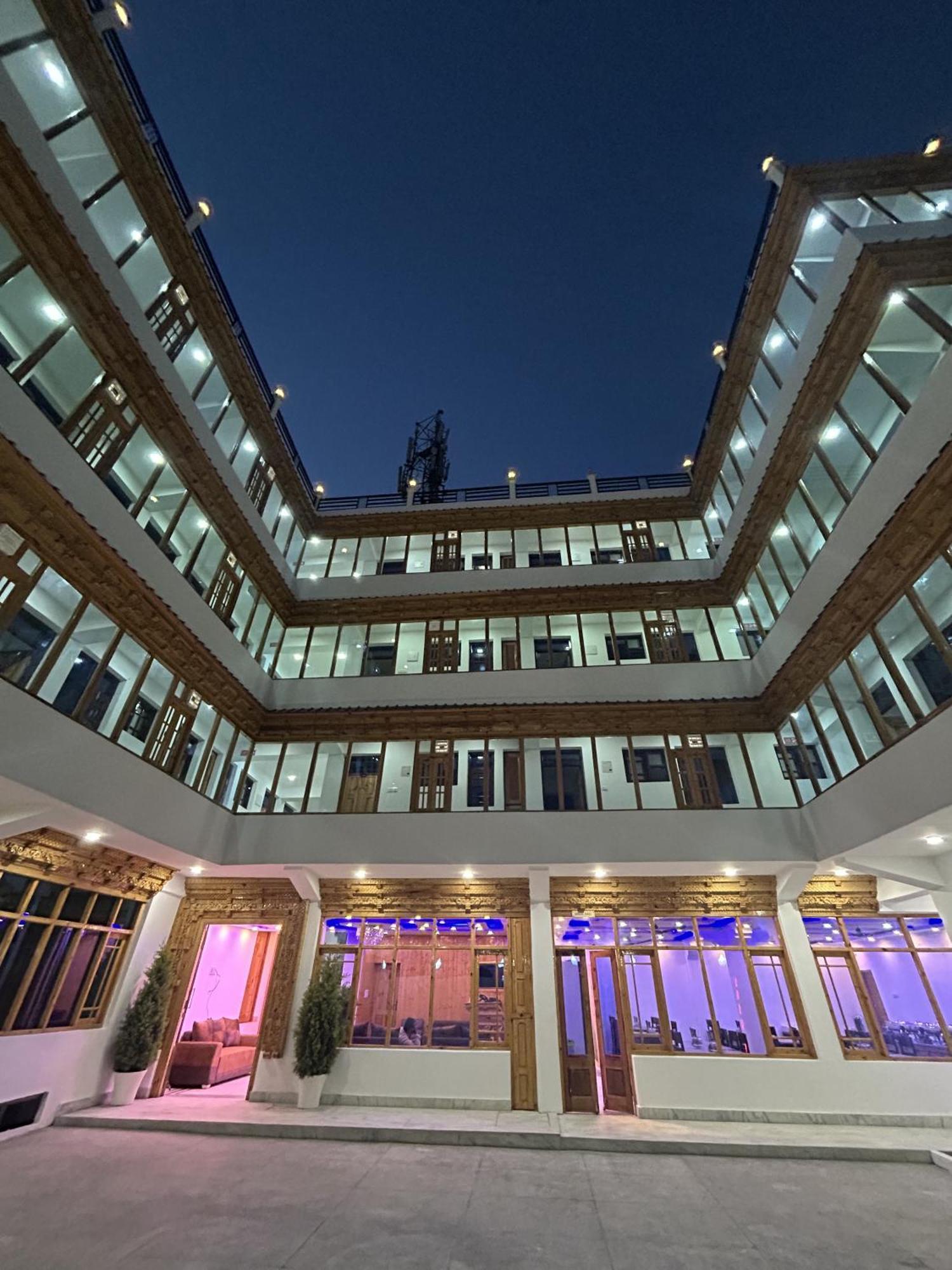 Hotel Lal'S Inn Kargil Exterior photo